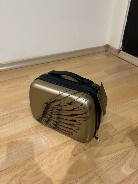 Ново куфарче за козметика Deliplus с подарък