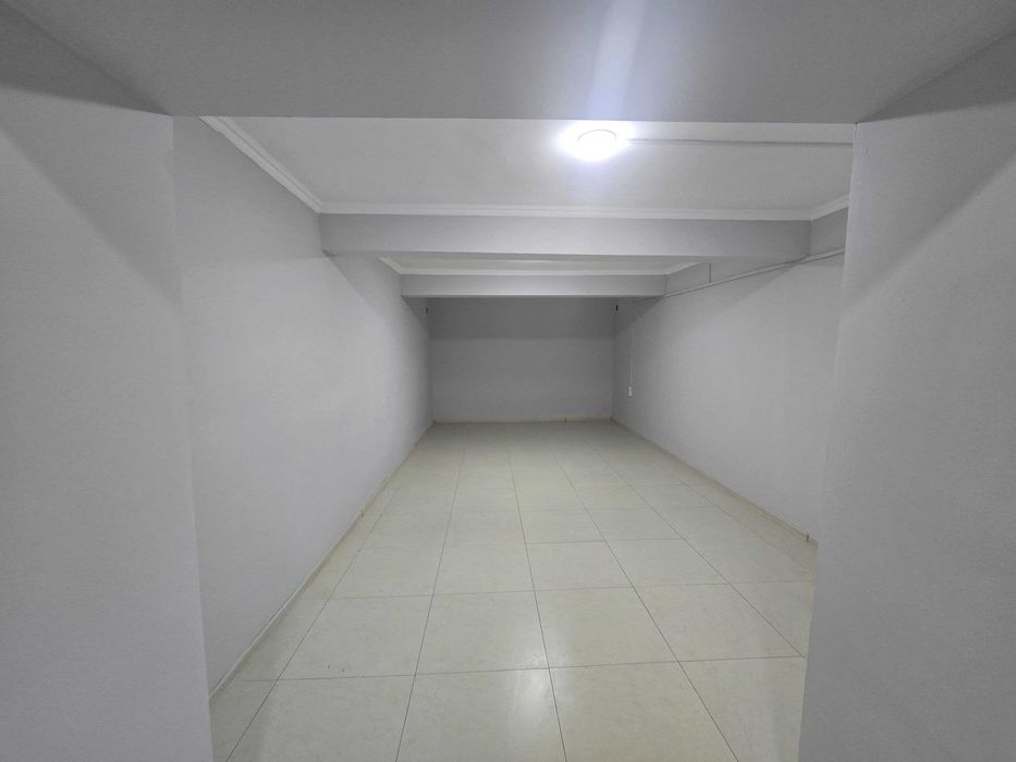 Сдается в аренду помещение в центре Джами. Для магазина мебелей и запч