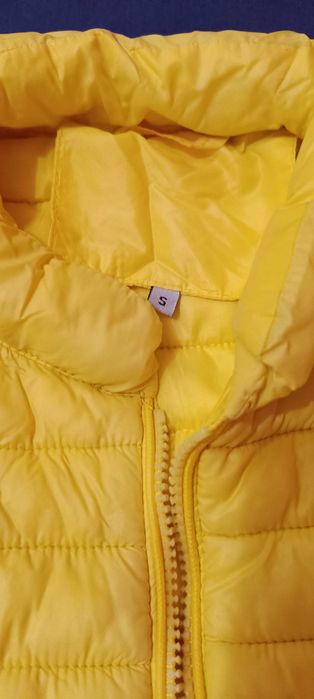 Пролетно жълто яке