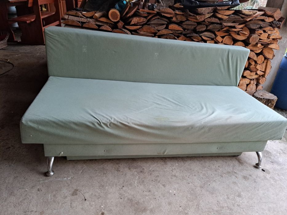 Разтегателен диван