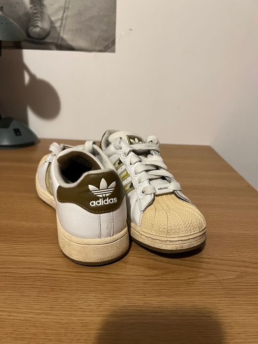 Adidas model Adicolor 38