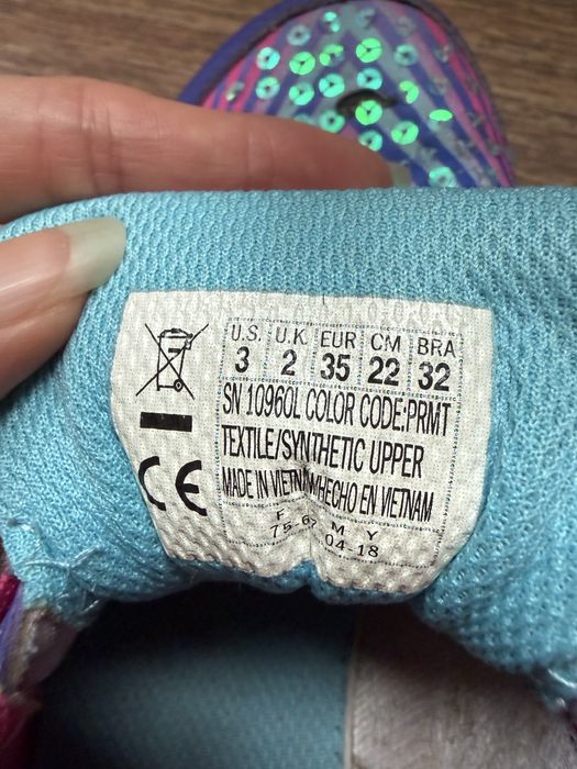 Кроссовки со светящейся подошвой