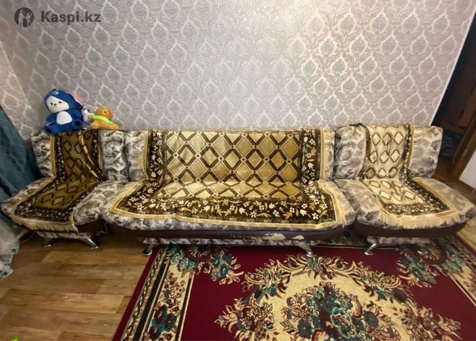 Диван с двумя креслами