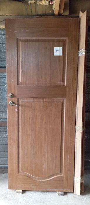 Двери межкомнатные б/у.