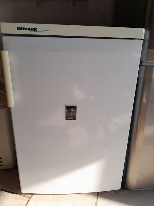 Продавам малък хладилник  LIEBHERR