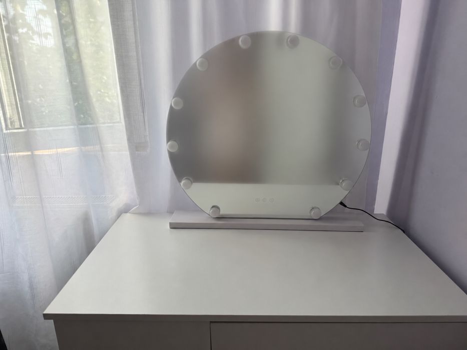 Măsuță de make-up cu oglinda led
