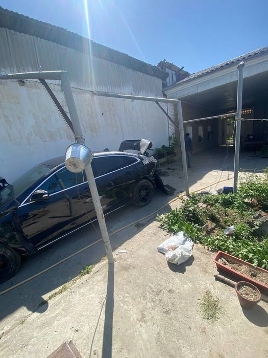 Malibu 2 eshiklari chap 2 ta eshik oʻng 1 eshik bor yana zapchast bor