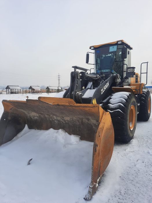 Услуги погрузчика 3-х кубовый (аренда) с экипажем