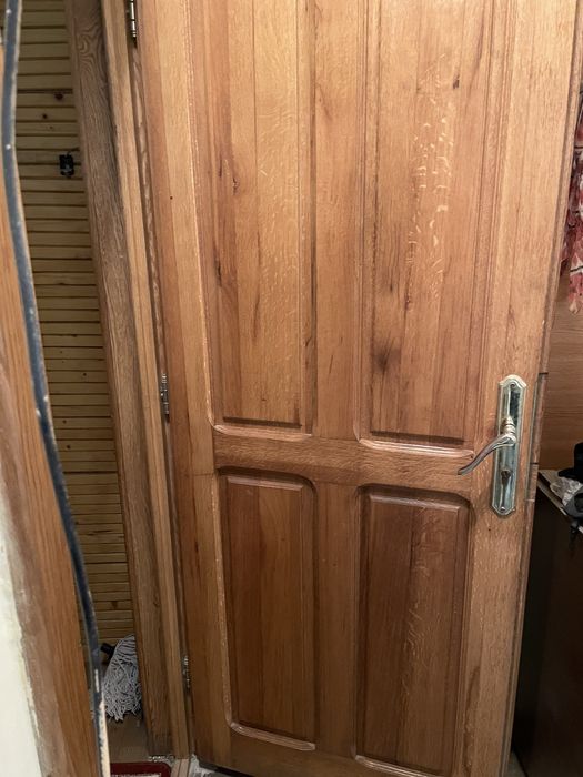 Usa apartament din stejar masiv