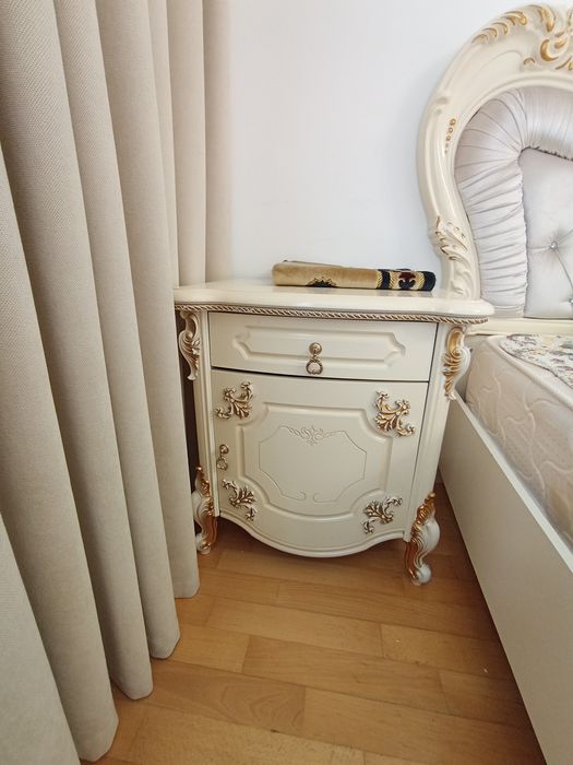 Шкаф для одежды,комод с зеркалом,2 тумбочки