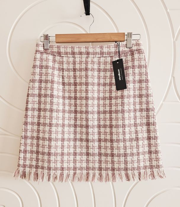 Пола в цвят пудра