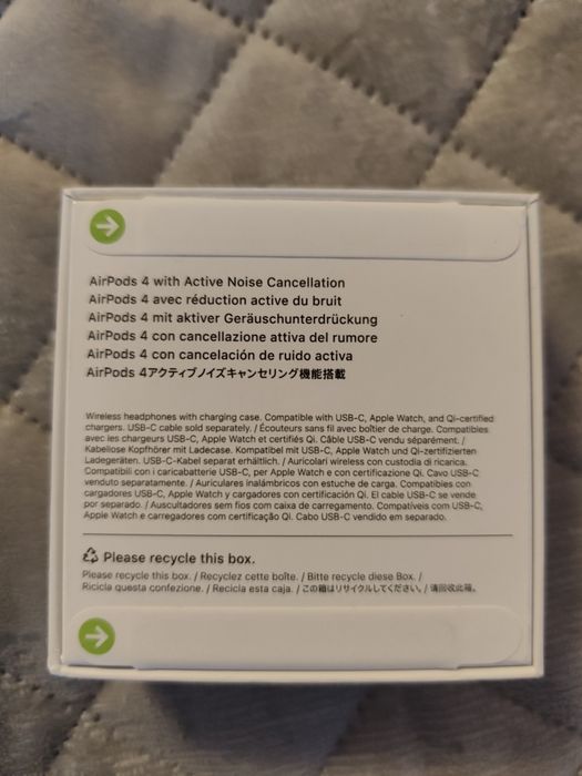 Airpods 4 with active noise cancellation