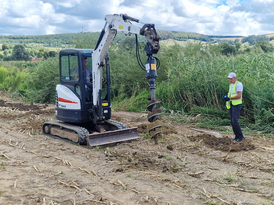 Inchirieri utilaje buldoexcavator excavator bobcat buldo demolari