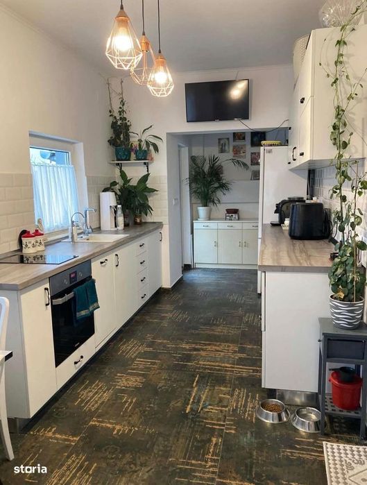 Casa renovata de  vanzare zona Horea/ singur in curte