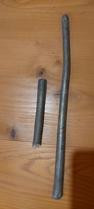 Продавам калаени пръчки два броя.