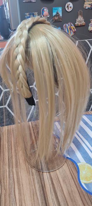 Руса перука с диадема и бретон