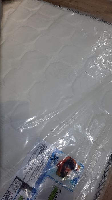 Кровать с матрасом