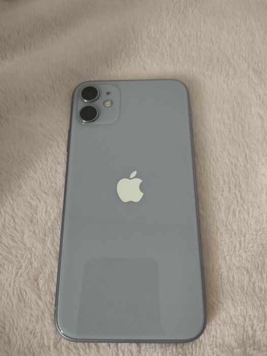 iPhone 11 64gb светло синего цвета