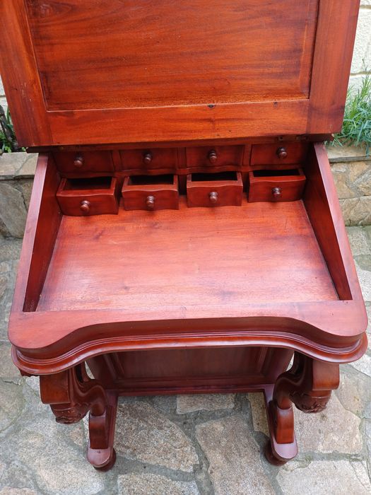 Красиво антично писалище