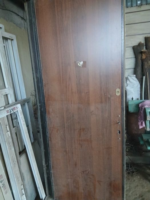 Продам наружный дверь