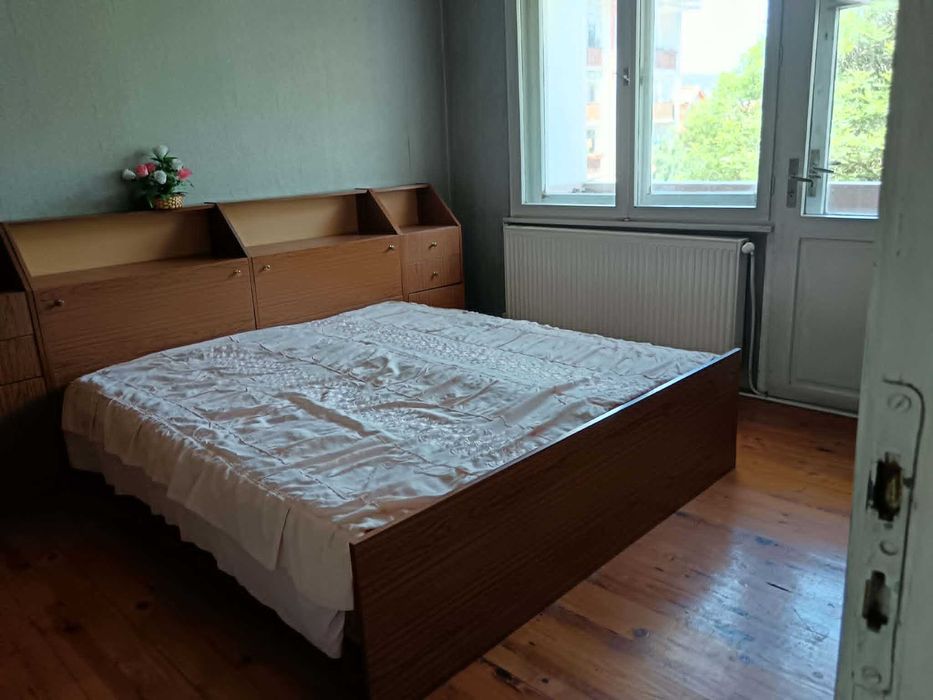 Продавам 3-стаен апартамент с гараж в широк център - Севлиево