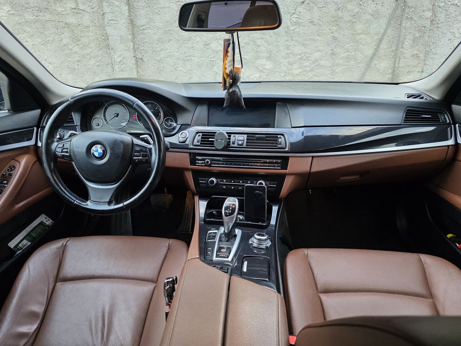 Bmw F10 2.0 tdi automat Cutie sport trapa camere 360. Foarte dotata.  Impecabila