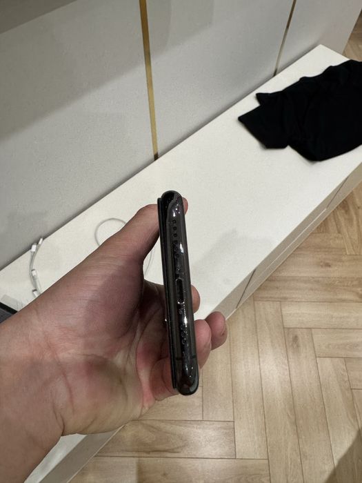 Продам Iphone 11 pro 64г