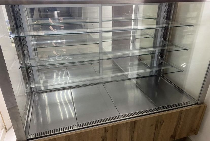 Продам ветрина холодильник