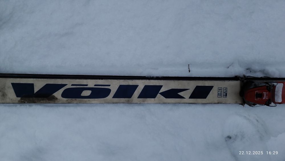 Продам зимние лыжи
