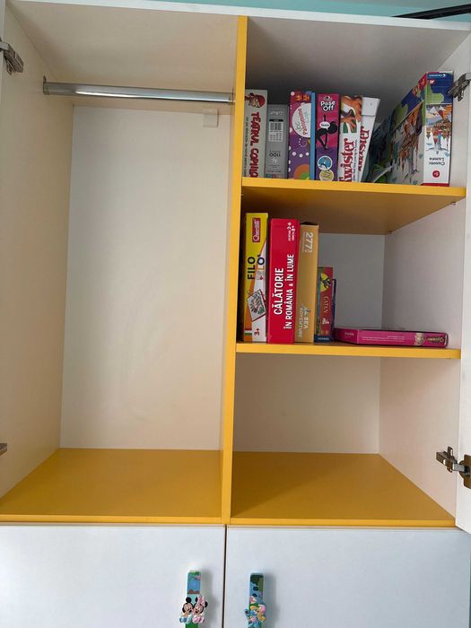 Vând dulap în stare foarte  bună, curat și pregătit de folosit imediat