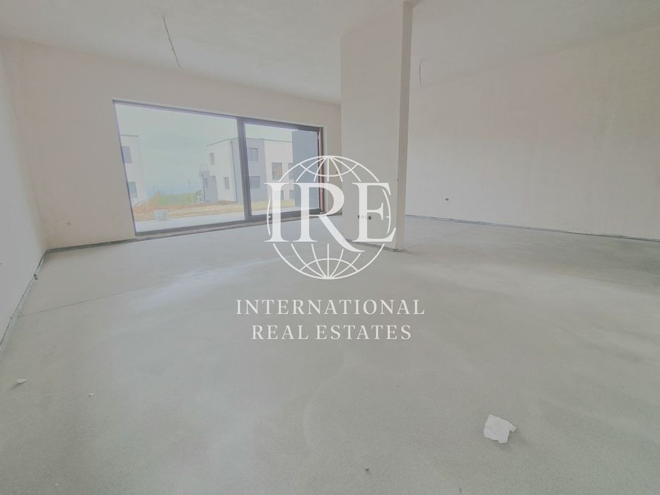 Двуетажна къща с нескриваема морска панорама от кота нула!