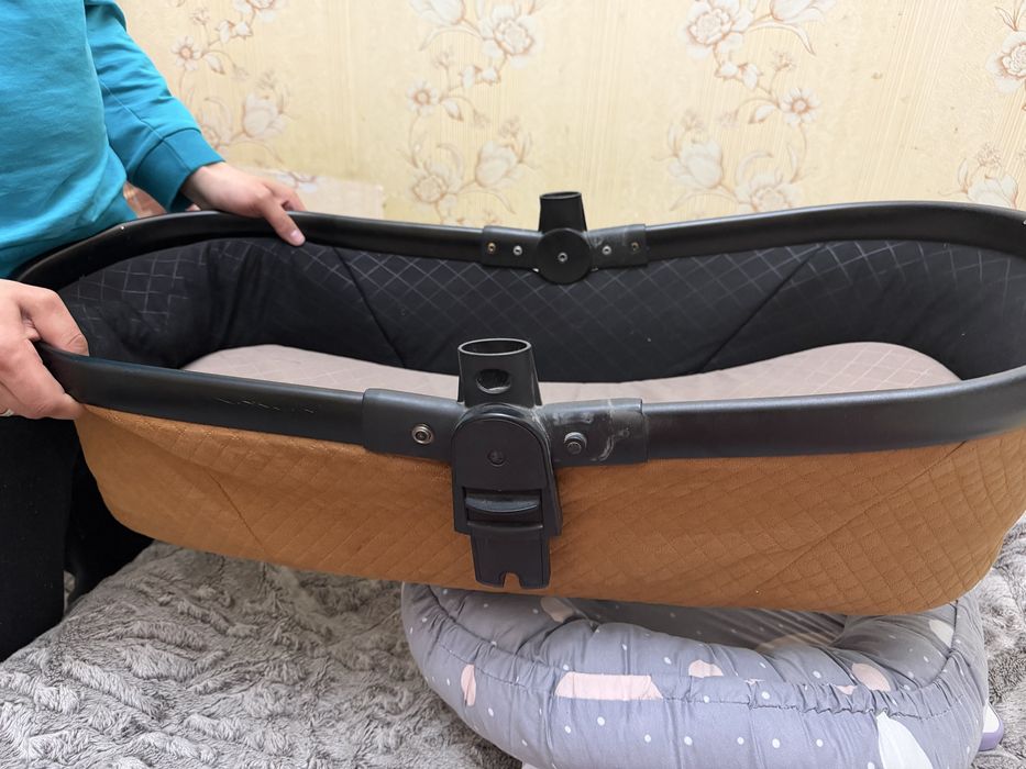 Каляска 2 в 1 от бренда Pouch