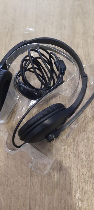 Продам наушники EDIFIER K800