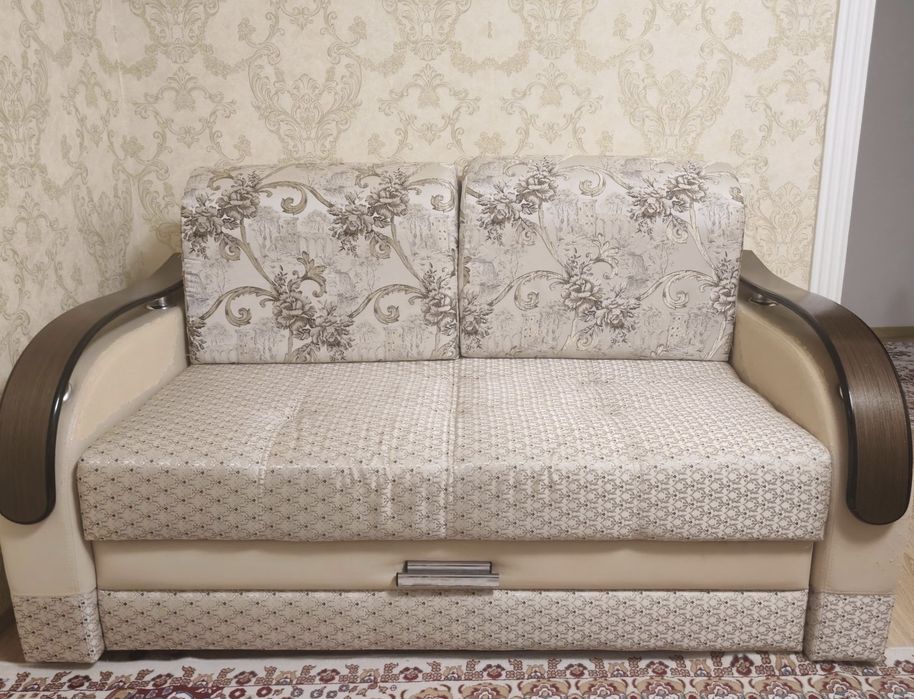 Срочно продам 2 дивана. В длину 170 и 230