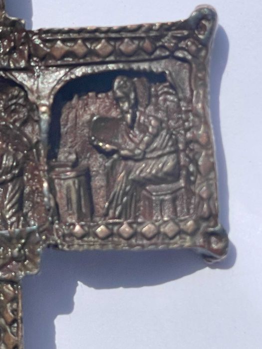 Уникален стар меден кръст