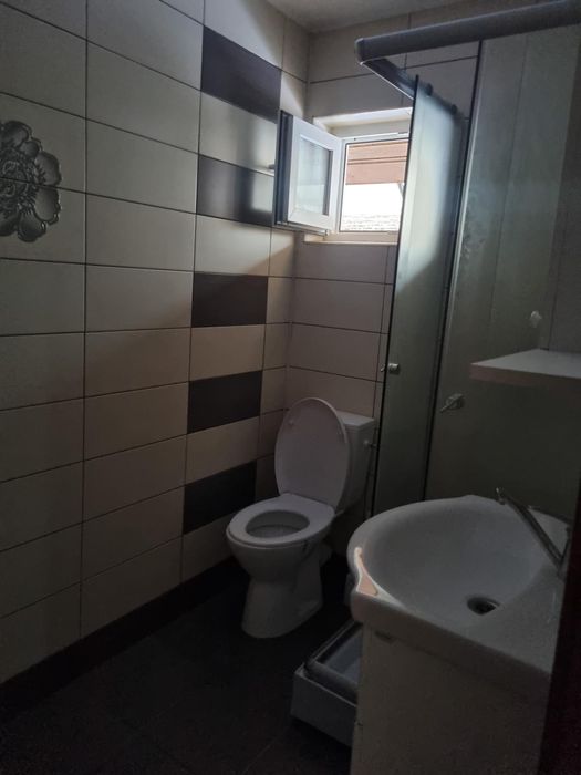 Ofer spre închiriere garsonieră!