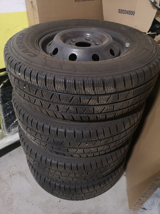 Зимни гуми Pirelli carrier 275 75 16C с джанти 5х130 за Ducato Maxi