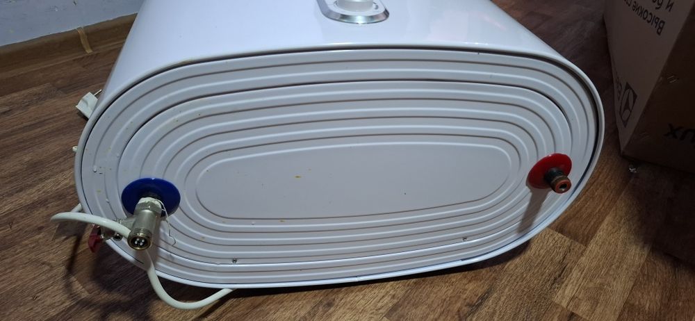 Продаётся аристон 80л почти новый