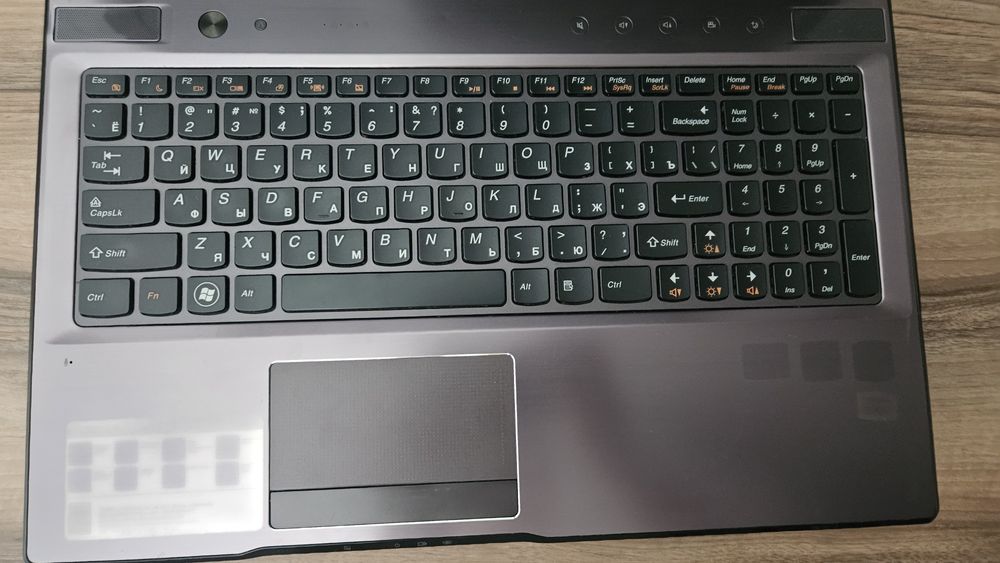 Ноутбук LENOVO подам