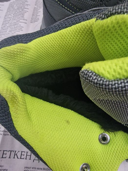 Кроссовки тёплые