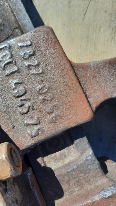 Продам слесарные тиски