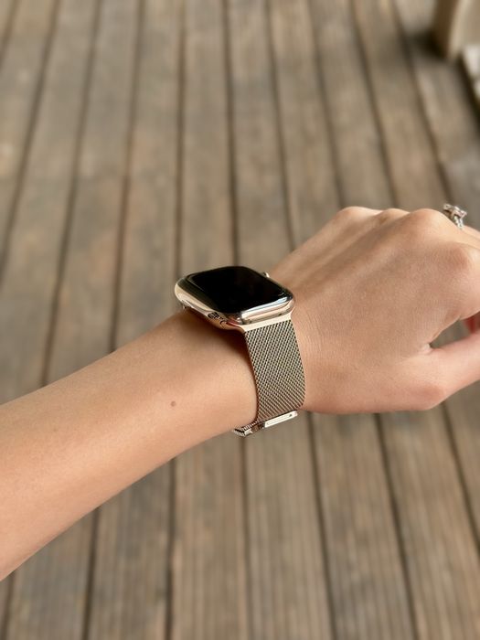 Apple Watch Series 10 Titanium 42mm GPS + Cellular