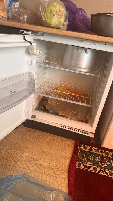 Холодильник встраиваемый Whirlpool