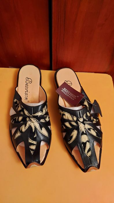 Шлепанцы женские 36 размера