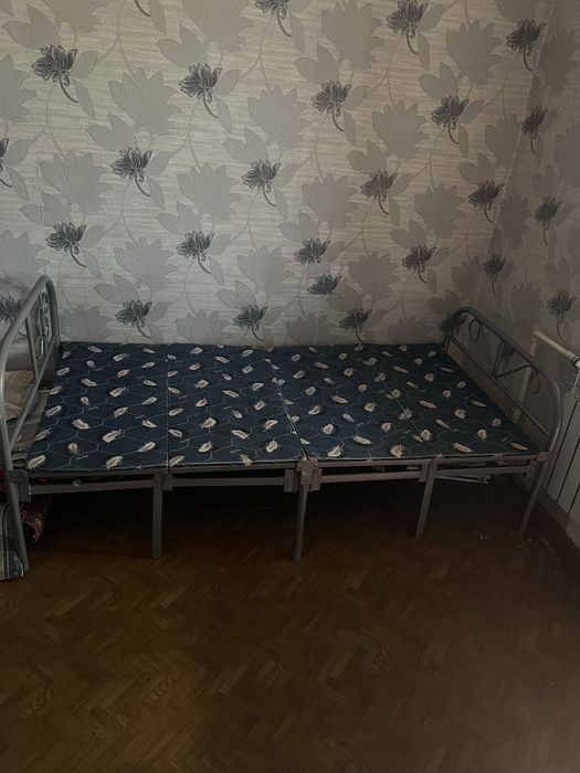 Продажа железная  кровать раскладная б/у