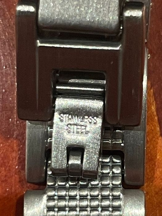 Brățara Lacoste noua nepurtata