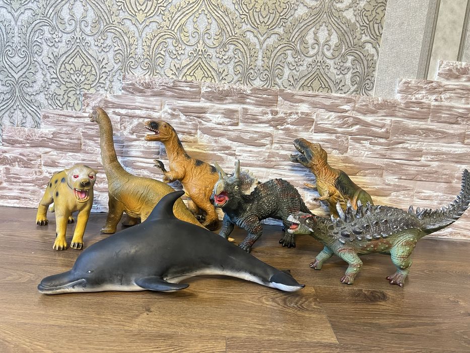 Продам игрушки динозавры