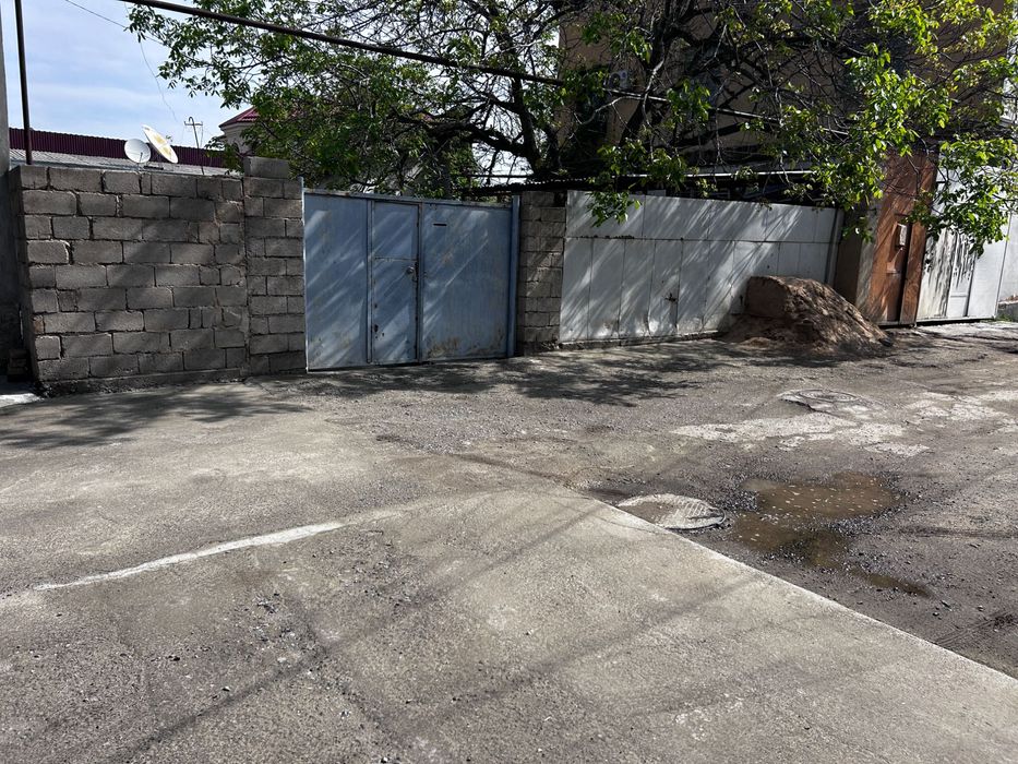 Самарканд шахар марказида 4сотихли ховли ер жой нархида сотилади.