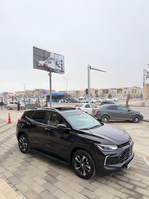 Tracker 2025 premier plus