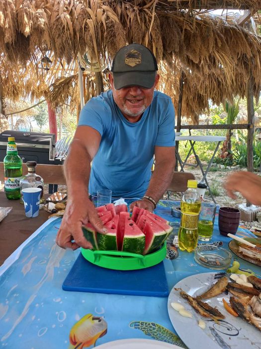 Давам за нощувки оборудвани каравани, първа линия море, собствен плаж
